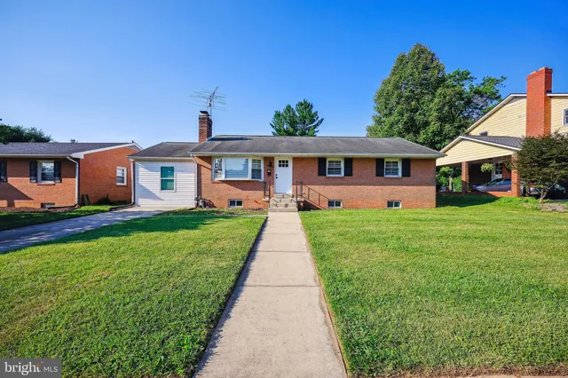 $3,200 | 704 Northside Drive, Frederick, MD 21701