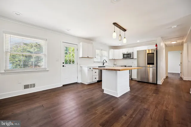 $3,200 | 704 Northside Drive, Frederick, MD 21701