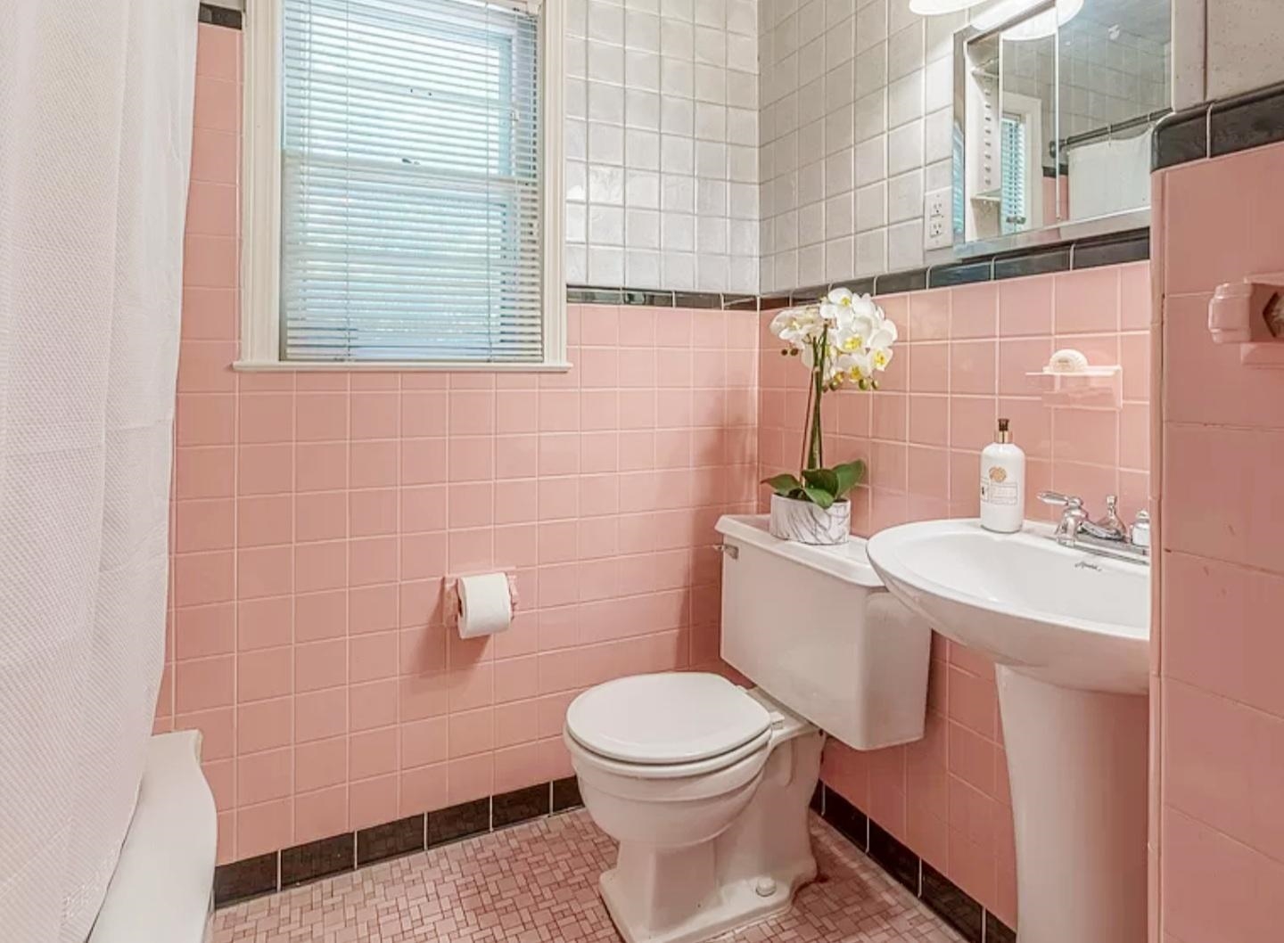 5298 Mesquite Road Memphis, TN 38120 - Photo 14 of 20 a bathroom with a sink a toilet and shower