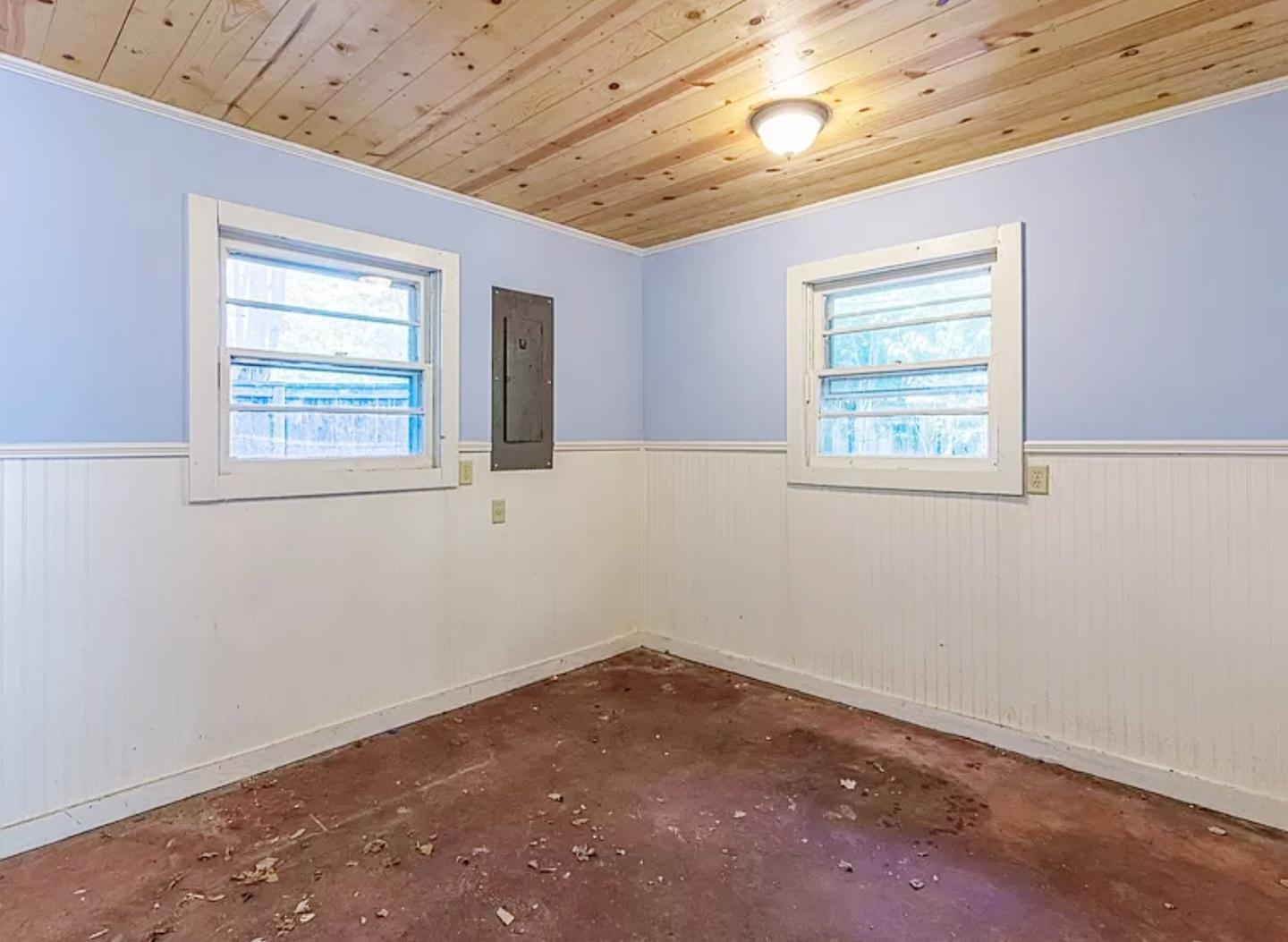 5298 Mesquite Road Memphis, TN 38120 - Photo 17 of 20 an empty room with a window
