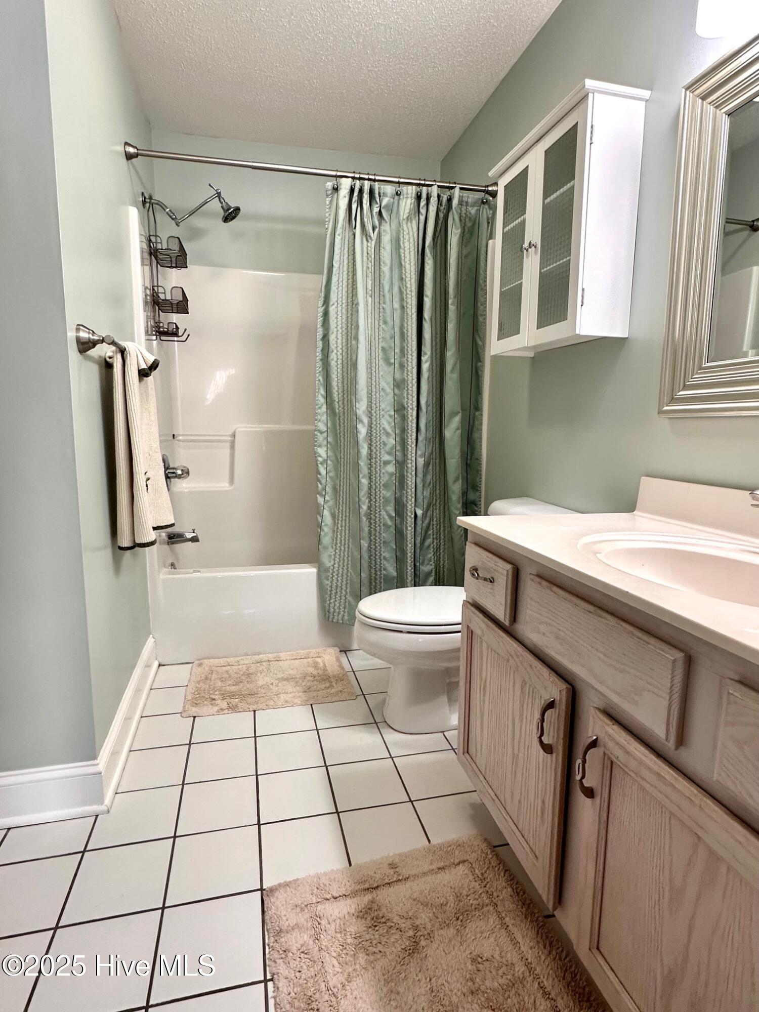 908 Resort Circle, Unit 512 Sunset Beach, NC 28468 - Photo 12 of 33 Primary Bath w/ tub
