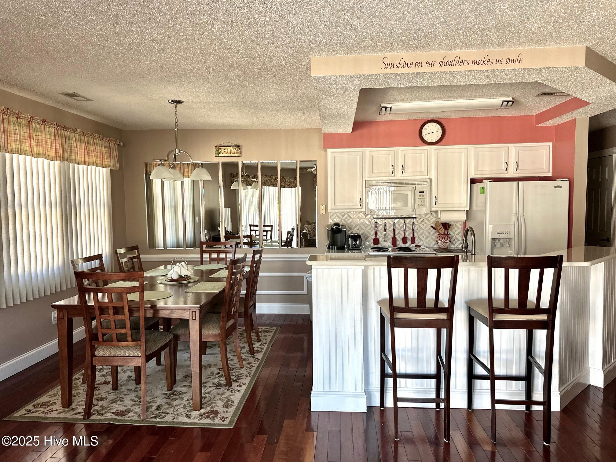 908 Resort Circle, Unit 512 Sunset Beach, NC 28468 - Photo 4 of 33 Dining / Kitchen