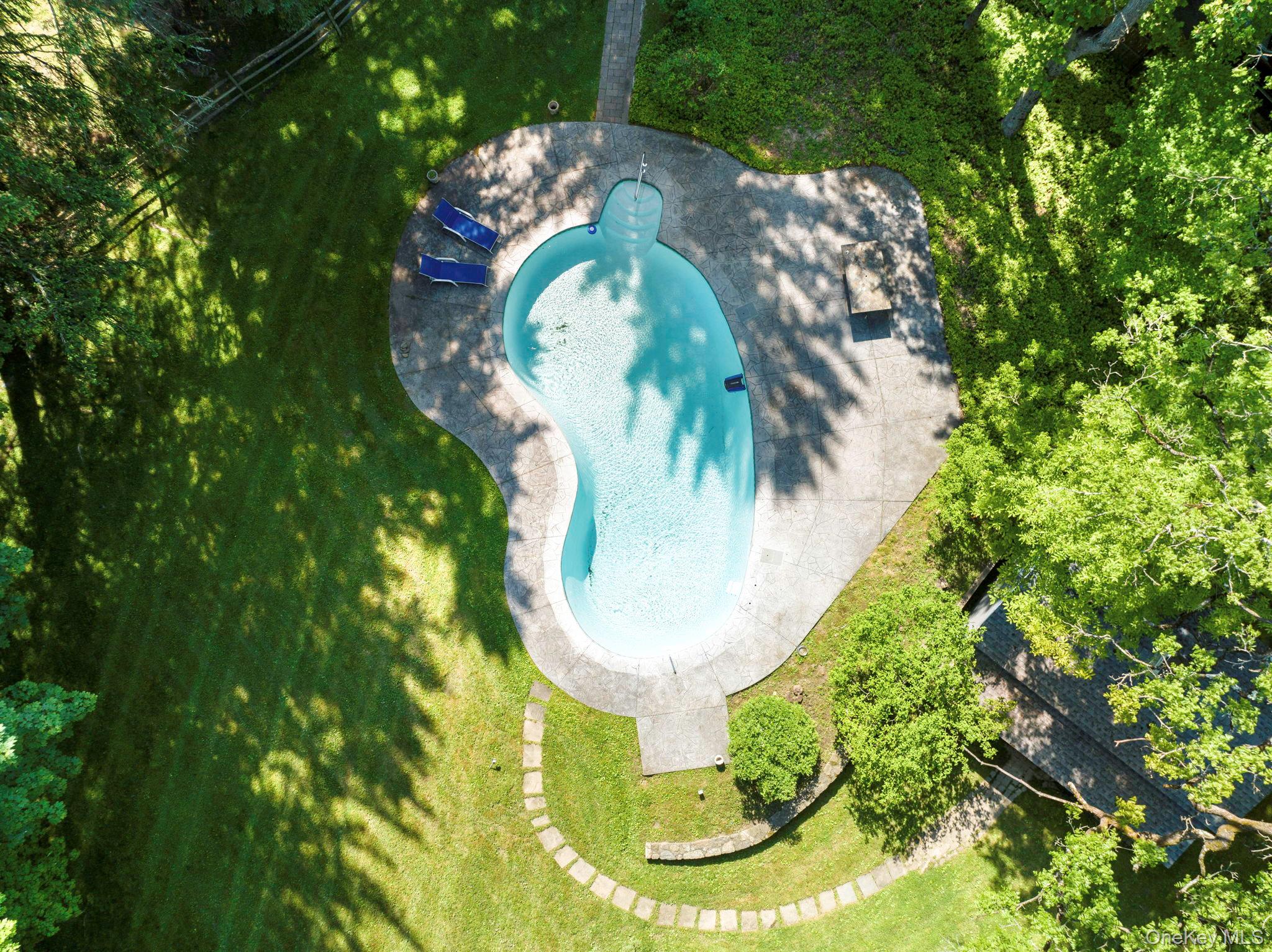 241 West Mt Airy Road Croton-on-Hudson, NY 10520 - Photo 6 of 41 a view of a fountain