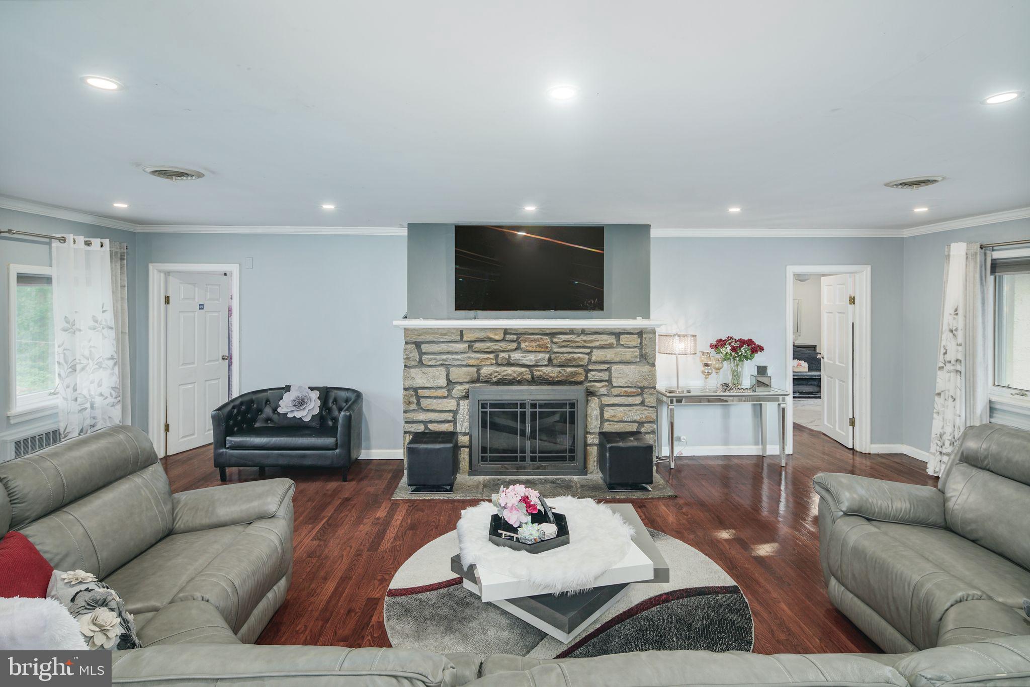 627 Ellis Road Havertown, PA 19083 - Photo 11 of 36 Living Room w/Fireplace