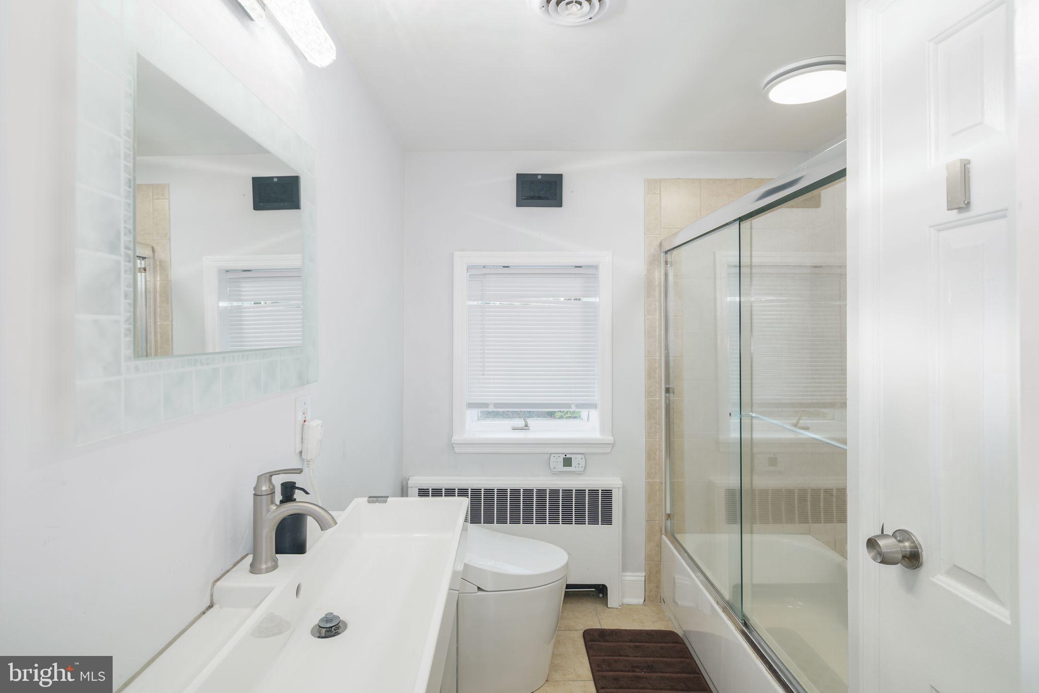 627 Ellis Road Havertown, PA 19083 - Photo 24 of 36 Full Hall Bath (Upper Level)