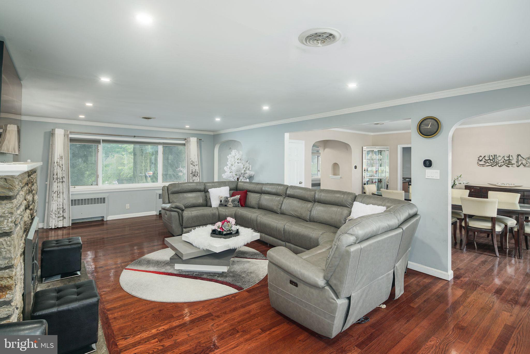627 Ellis Road Havertown, PA 19083 - Photo 10 of 36 Living Room w/Fireplace