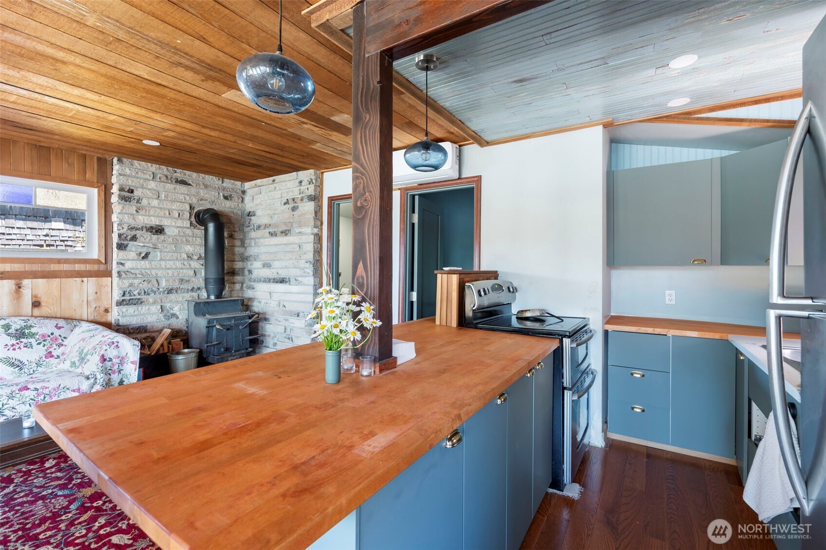 28243 Manzanita Beach Road Southwest Vashon, WA 98070 - Photo 15 of 35