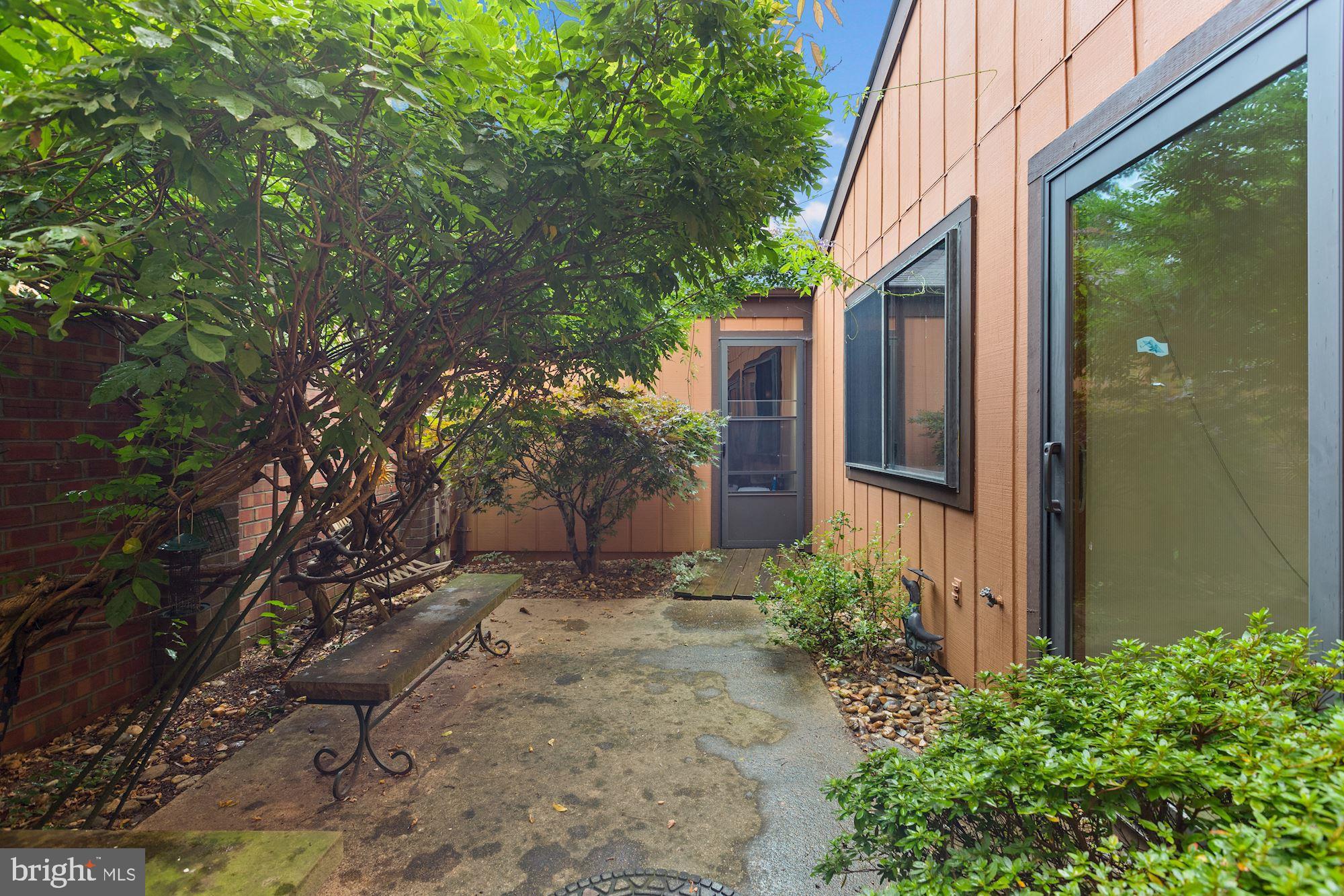 9032 Arlington Boulevard Fairfax, VA 22031 - Photo 4 of 30