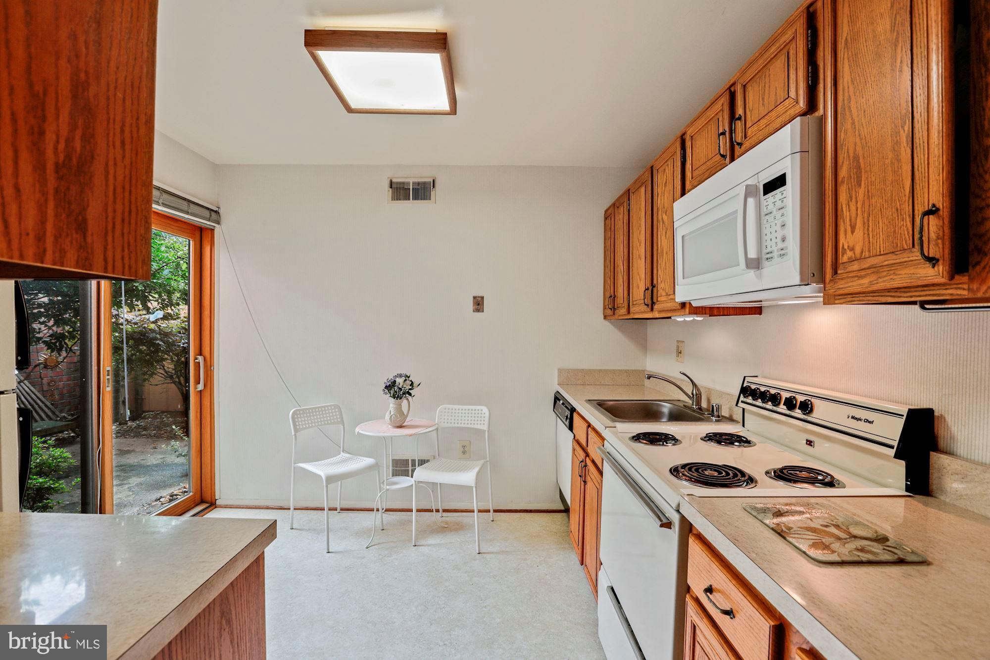 9032 Arlington Boulevard Fairfax, VA 22031 - Photo 9 of 30