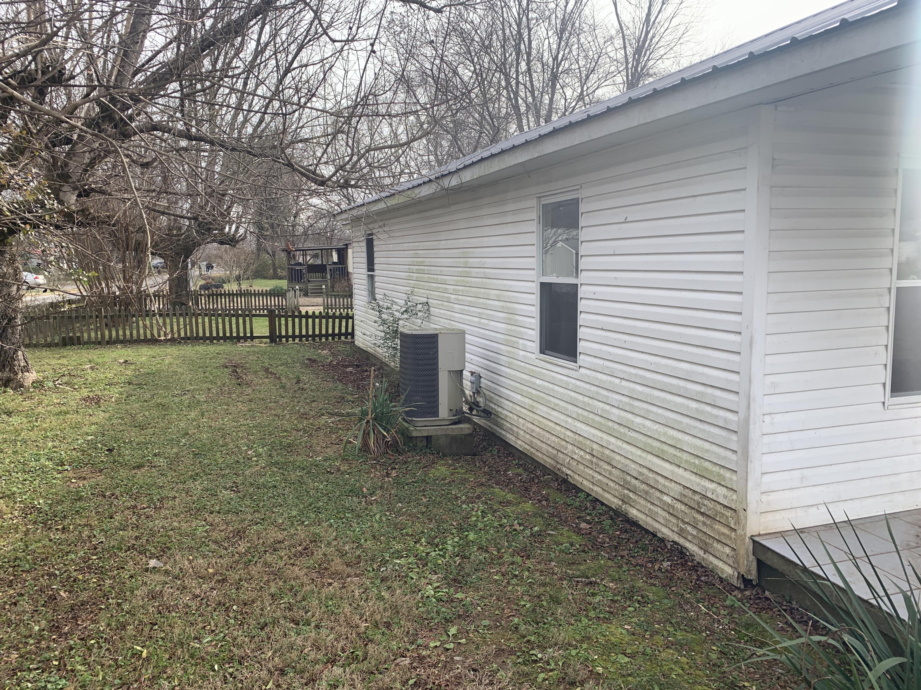 156 Short Street Spring City, TN 37381 - Photo 3 of 7 IMG_0298