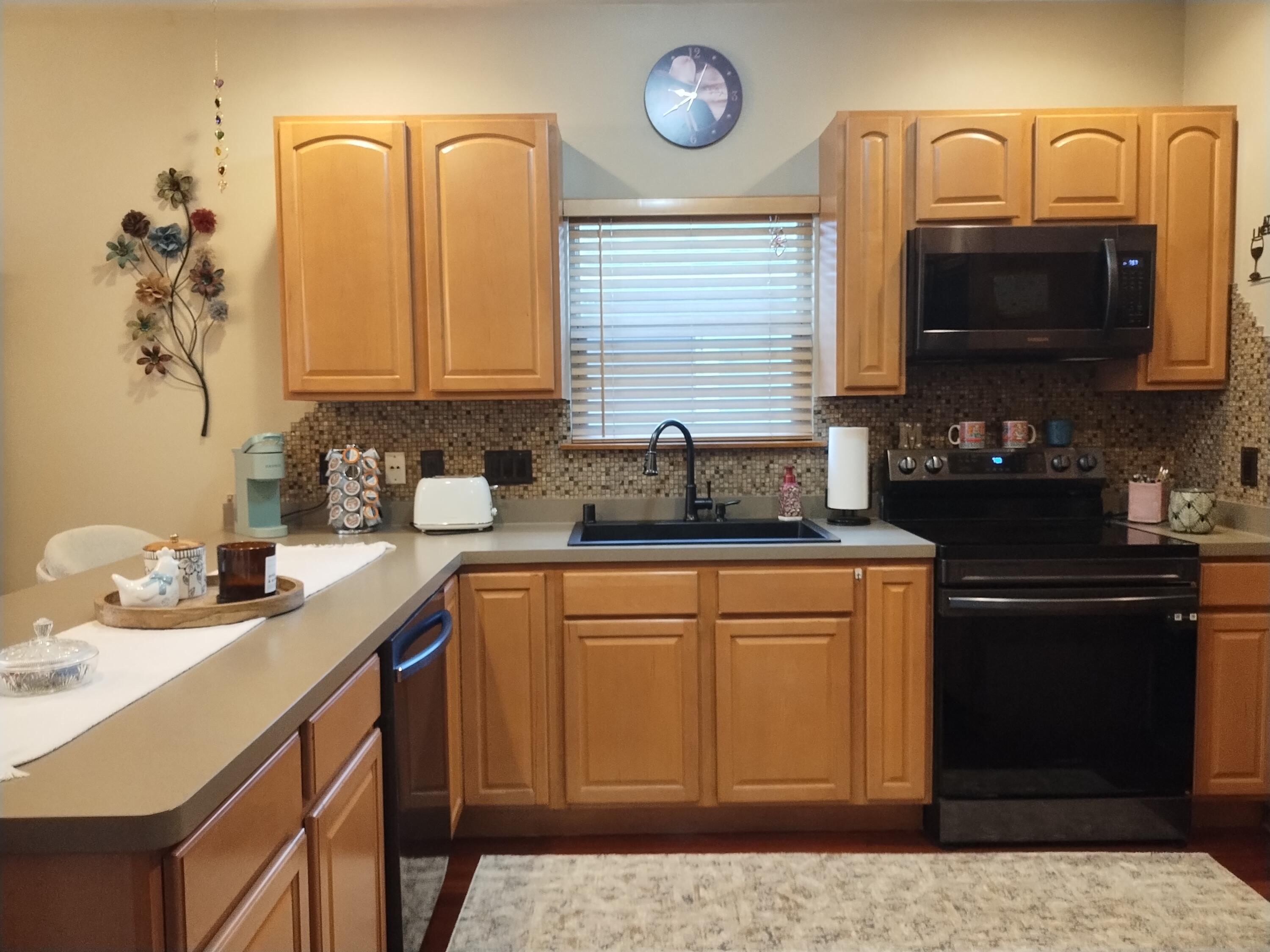 2024 Grove Avenue Racine, WI 53405 - Photo 6 of 61 1000001782