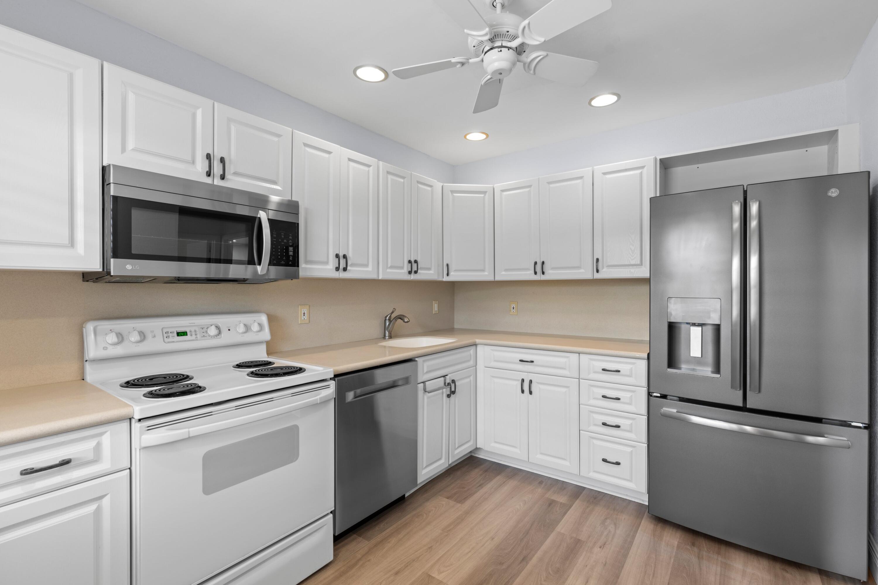 9286 Vista Del Lago, Unit F Boca Raton, FL 33428 - Photo 9 of 37 Kitchen