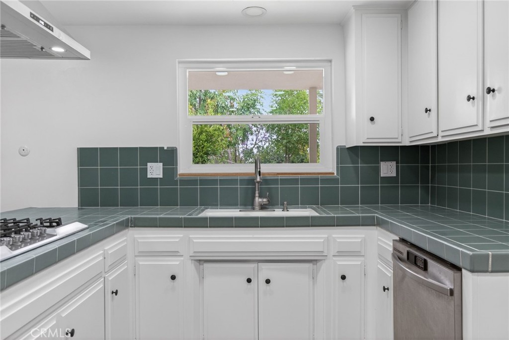 1184 Lyndhurst Drive Riverside, CA 92507 - Photo 12 of 54