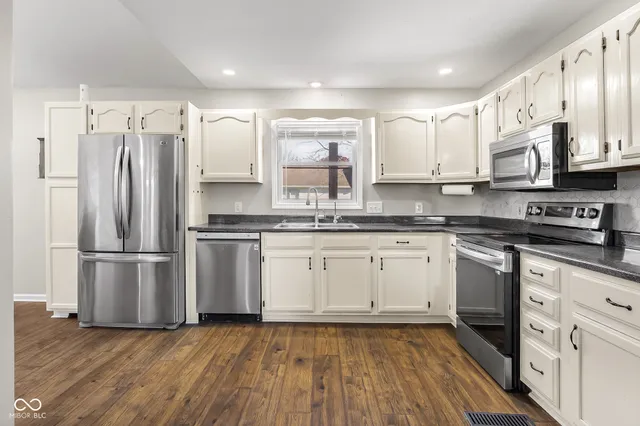 $399,900 | 3277 Muriel Place, Columbus, IN 47203