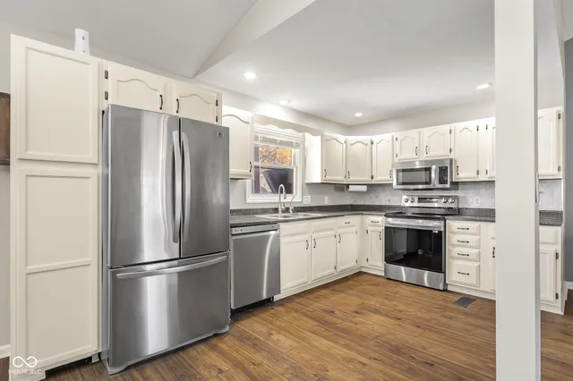 $399,900 | 3277 Muriel Place, Columbus, IN 47203