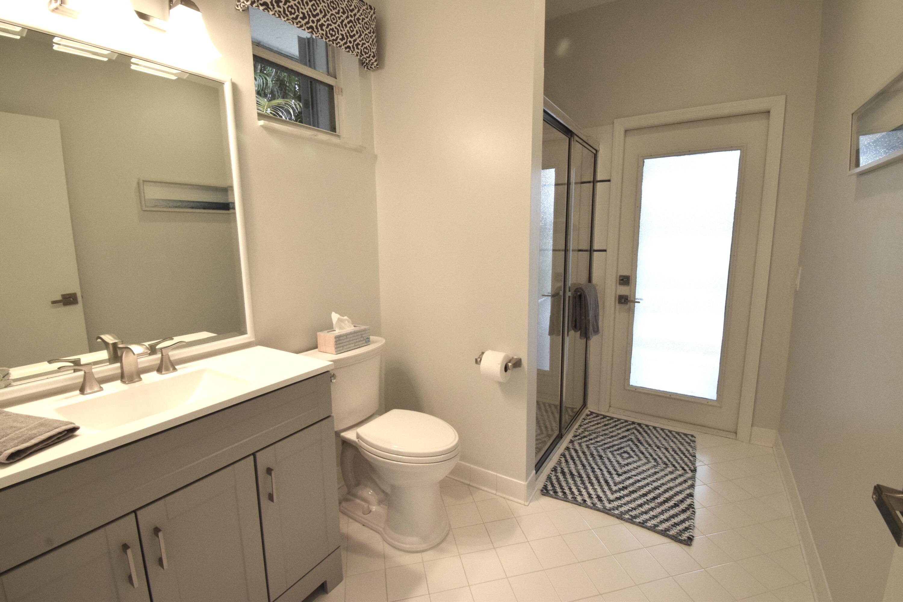 10550 Stonebridge Boulevard Boca Raton, FL 33498 - Photo 25 of 37 Guest/Cabana Bath