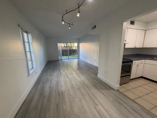 $1,900 | 5102 Northwest 79th Avenue, Unit 105, Doral, FL 33166