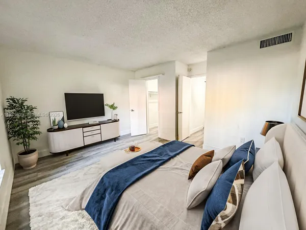 $1,900 | 5102 Northwest 79th Avenue, Unit 105, Doral, FL 33166