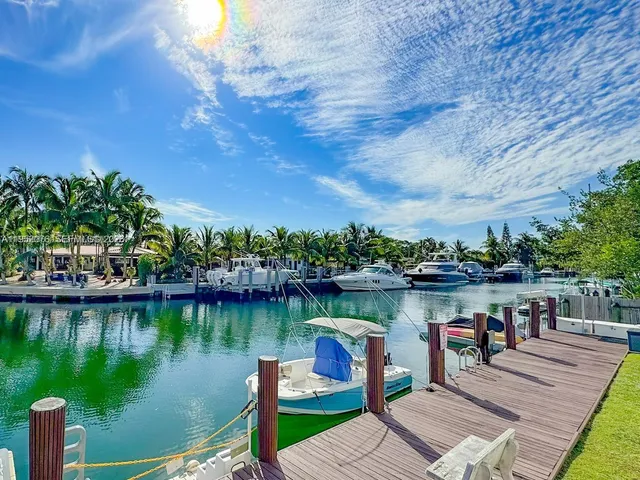 $1,900 | 2430 Northeast 135th Street, Unit 101, North Miami, FL 33181