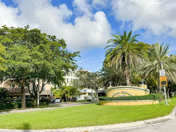 $1,900 | 2430 Northeast 135th Street, Unit 101, North Miami, FL 33181