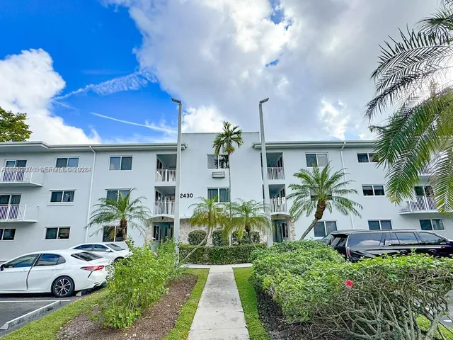 $1,900 | 2430 Northeast 135th Street, Unit 101, North Miami, FL 33181