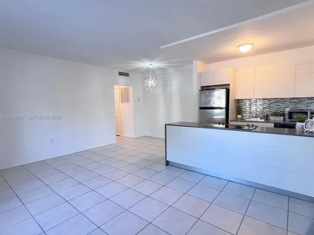 $1,900 | 2430 Northeast 135th Street, Unit 101, North Miami, FL 33181