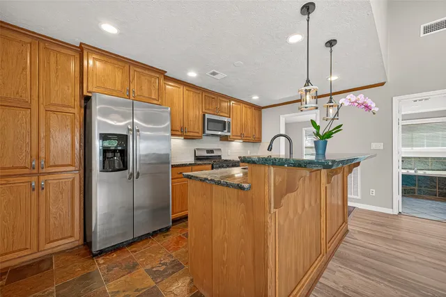 $1,825 | 115 12th Street, San Leon, TX 77539