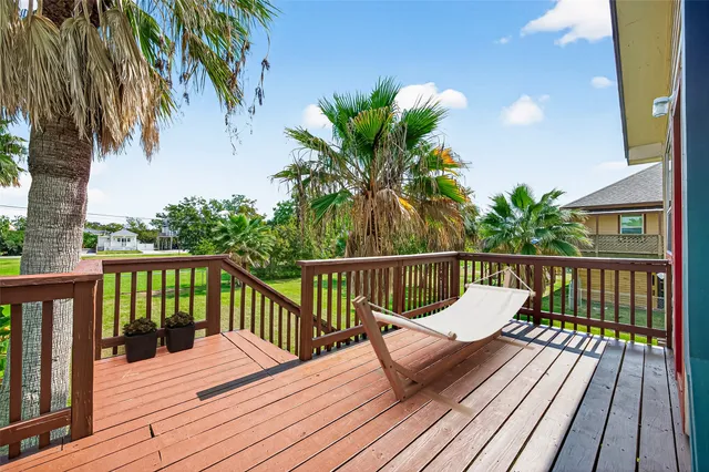 $1,825 | 115 12th Street, San Leon, TX 77539