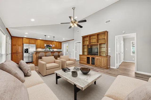 $1,825 | 115 12th Street, San Leon, TX 77539