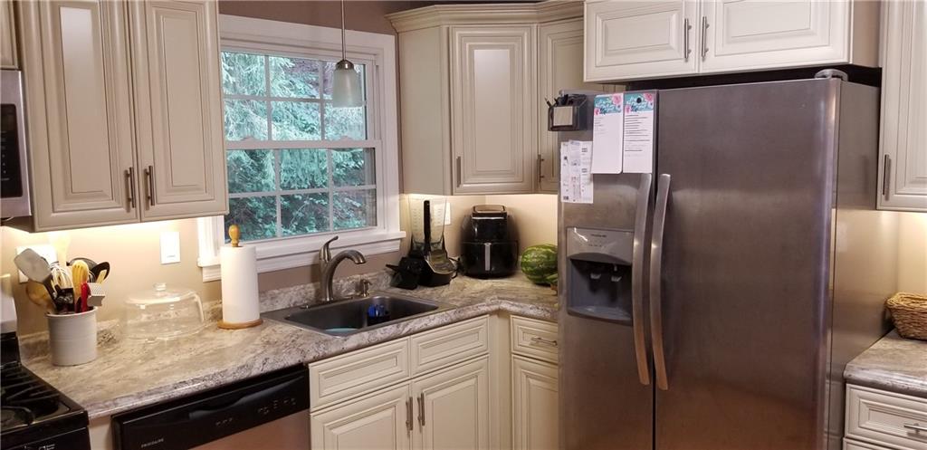 6028 Poketa Road Verona, PA 15147 - Photo 8 of 20