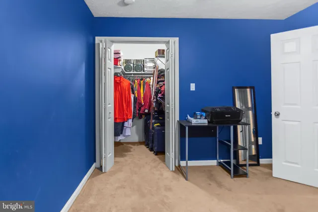 a view of livingroom with furniture
