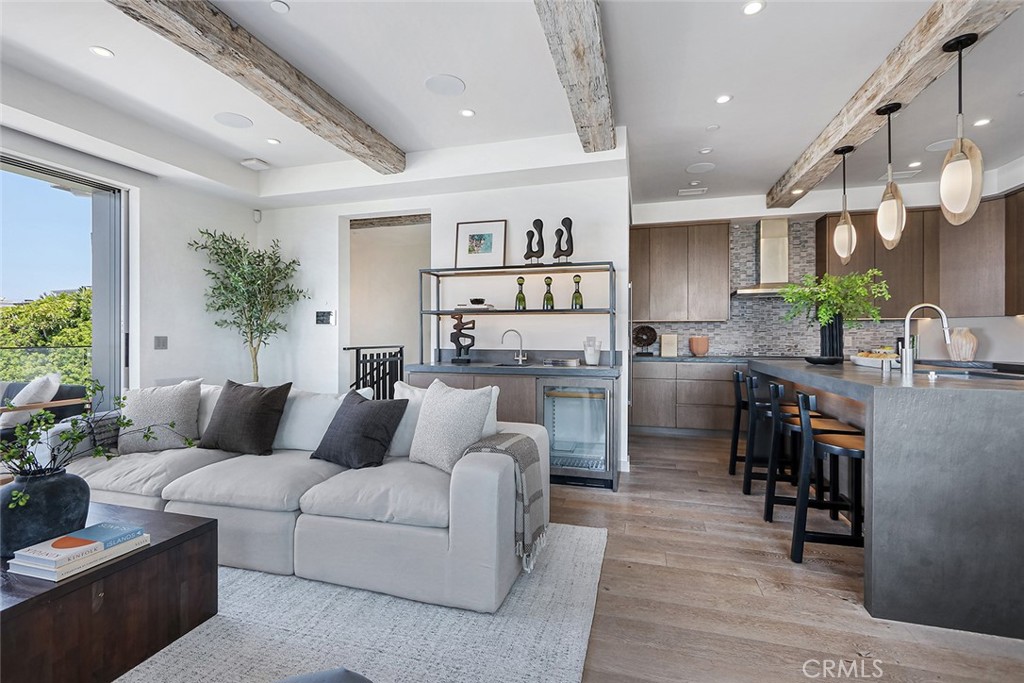 216 4th Street Manhattan Beach, CA 90266 - Photo 8 of 43