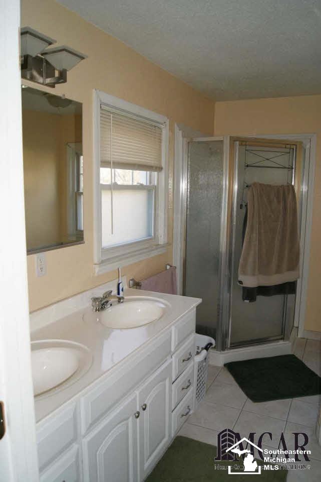 2610 Vivian Road Monroe, MI 48162 - Photo 11 of 24 Master Bath