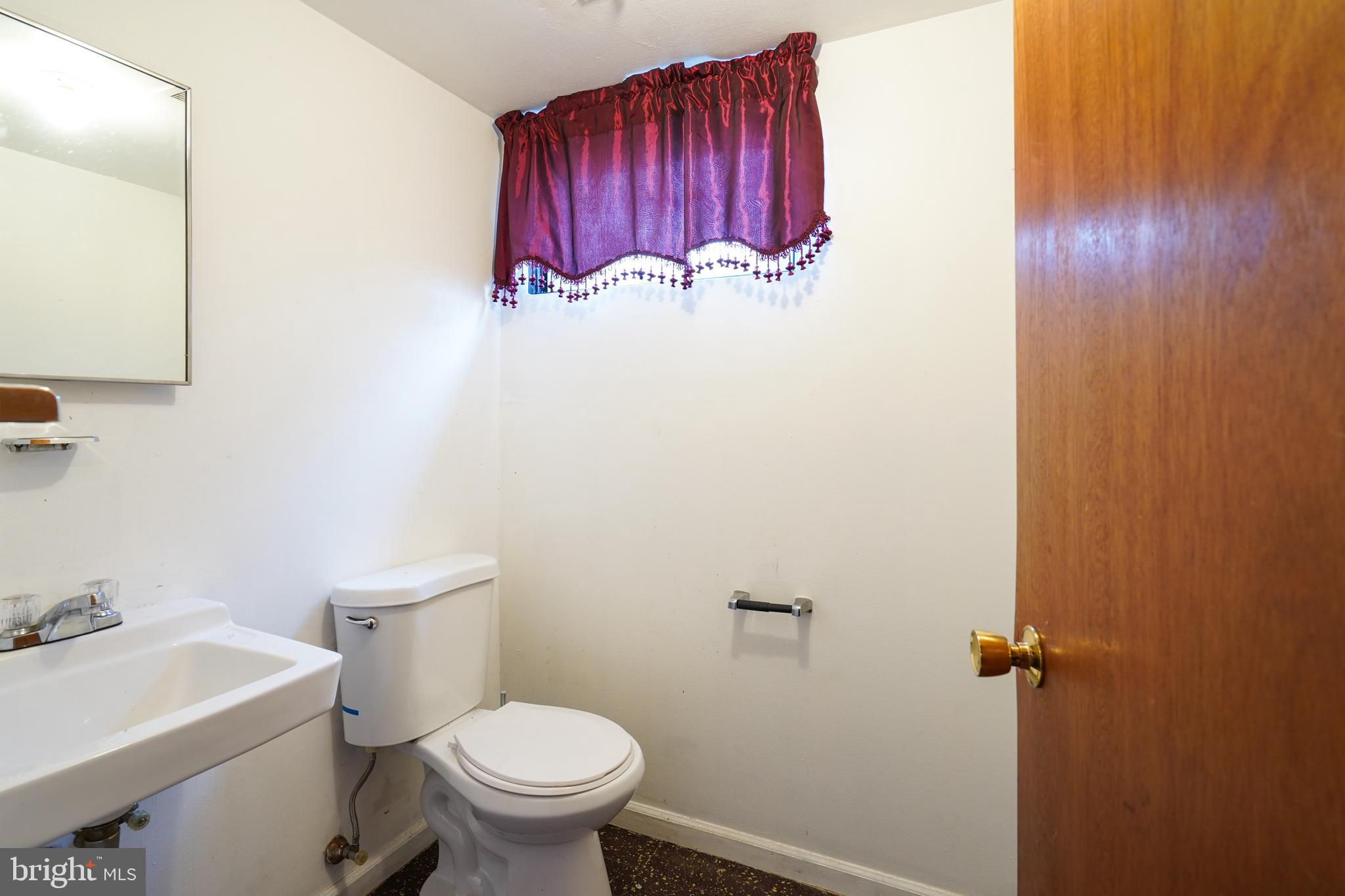 1136 Musket Road Newark, DE 19713 - Photo 9 of 16 a bathroom with a sink and toilet
