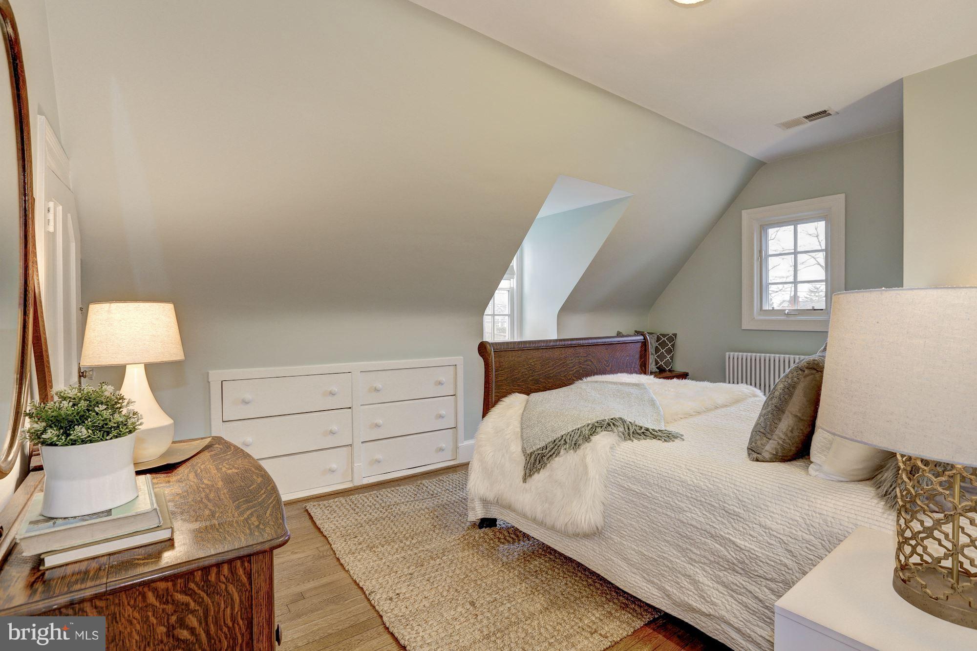 5615 Greentree Road Bethesda, MD 20817 - Photo 12 of 30 Bedroom offers build in drawers