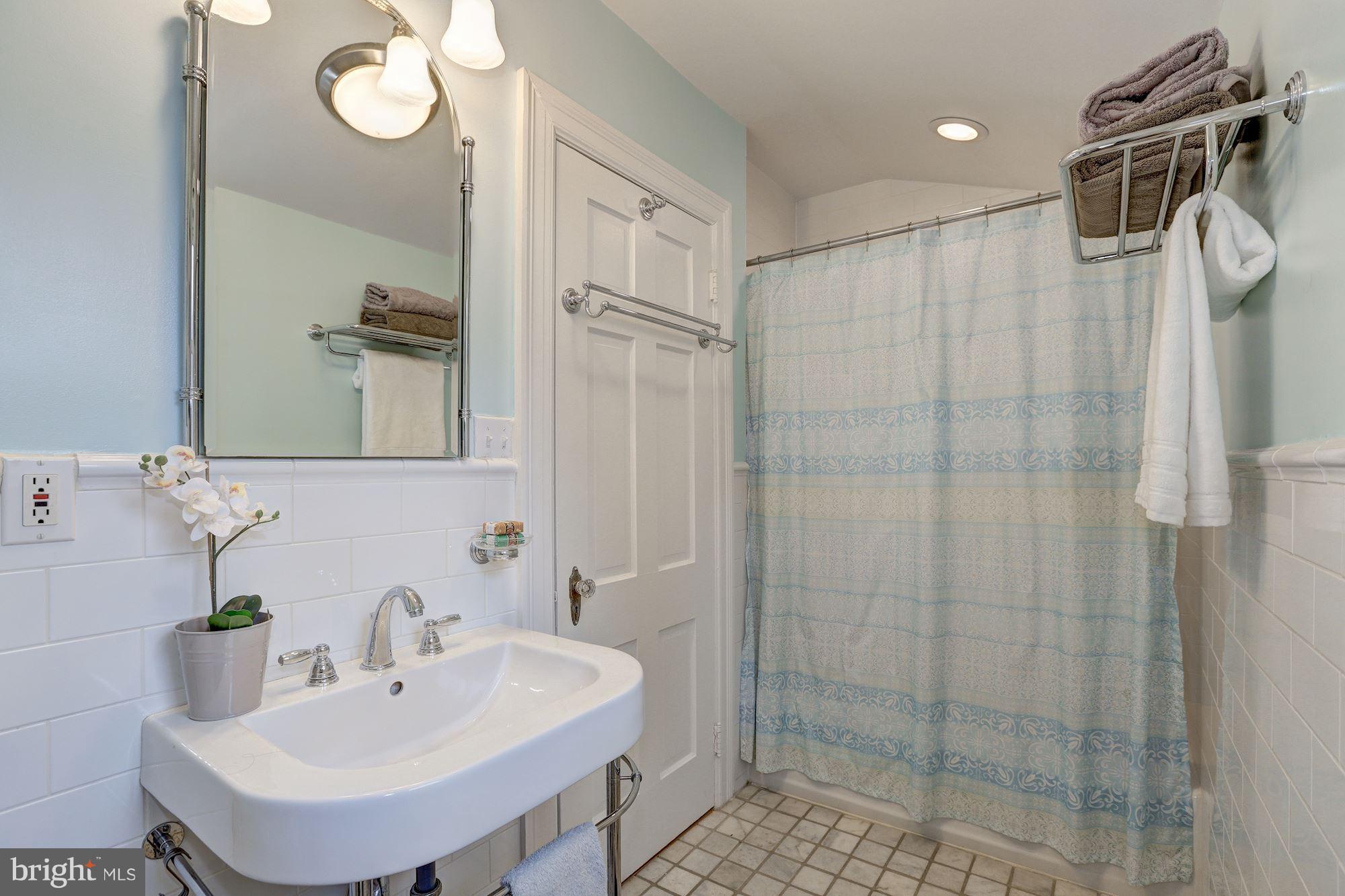 5615 Greentree Road Bethesda, MD 20817 - Photo 16 of 30 Bath updated full bath