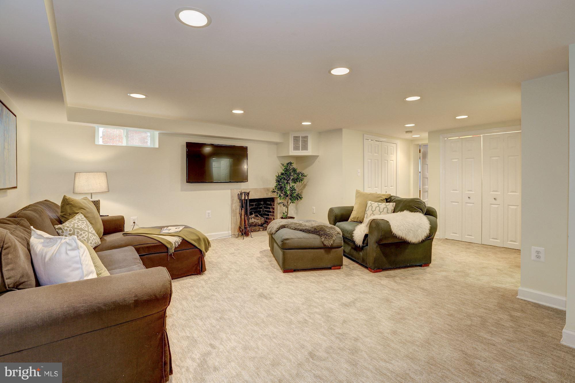 5615 Greentree Road Bethesda, MD 20817 - Photo 17 of 30 Spacious family room with garage access
