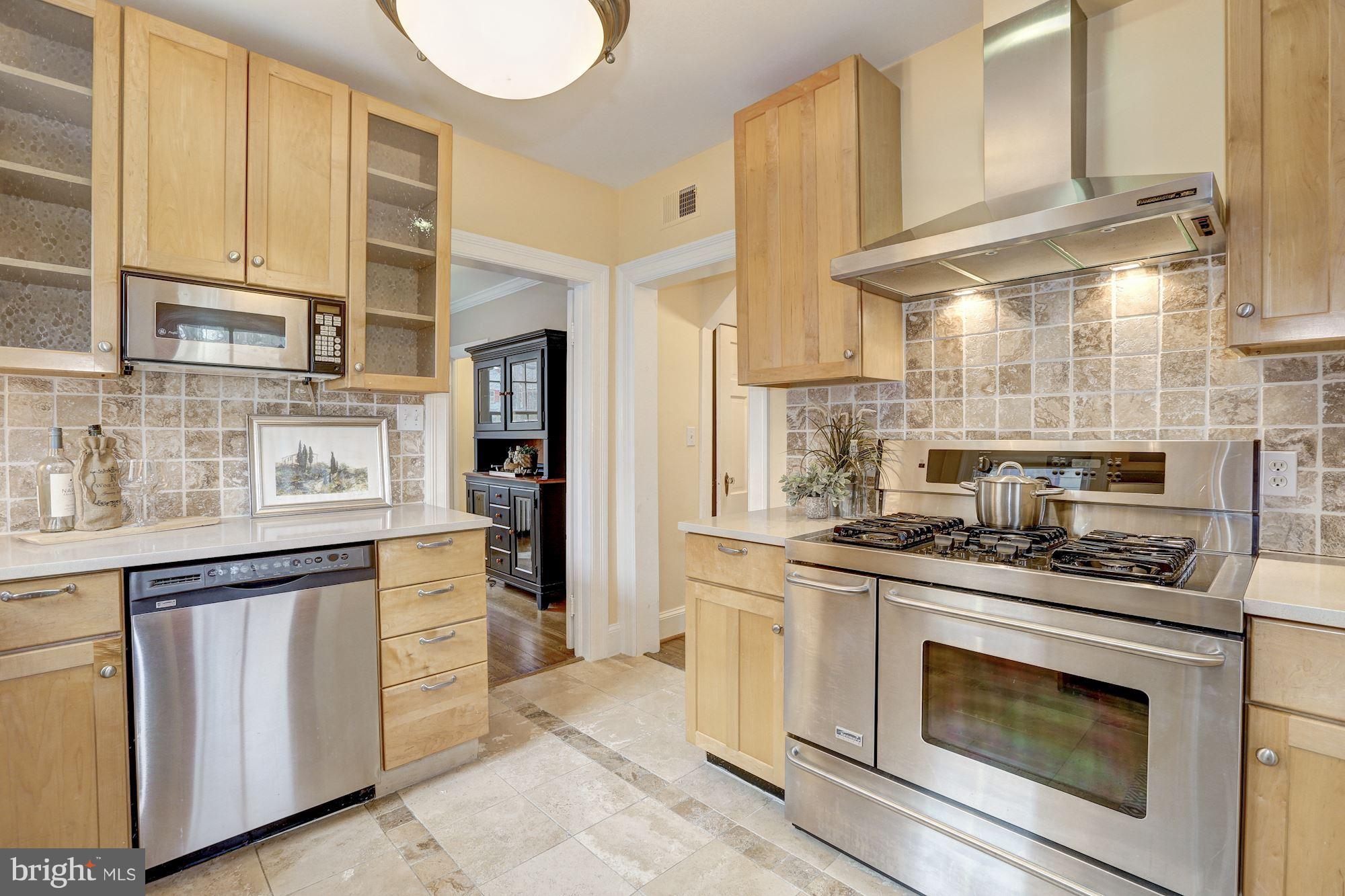 5615 Greentree Road Bethesda, MD 20817 - Photo 6 of 30 Large 6-burner gas stove