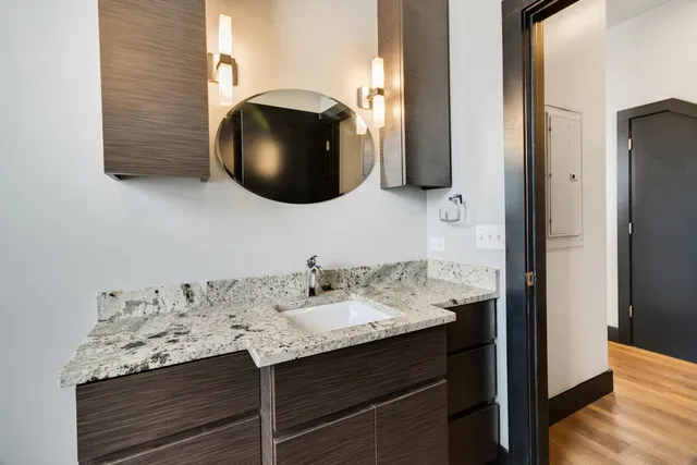 $1,600 | 6 East Downer Place, Unit 200, Aurora, IL 60506