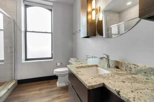 $1,600 | 6 East Downer Place, Unit 200, Aurora, IL 60506