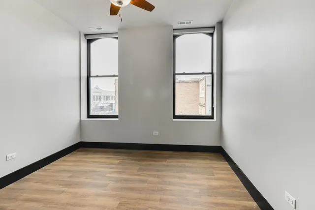 $1,600 | 6 East Downer Place, Unit 200, Aurora, IL 60506