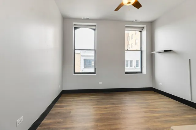 $1,600 | 6 East Downer Place, Unit 200, Aurora, IL 60506