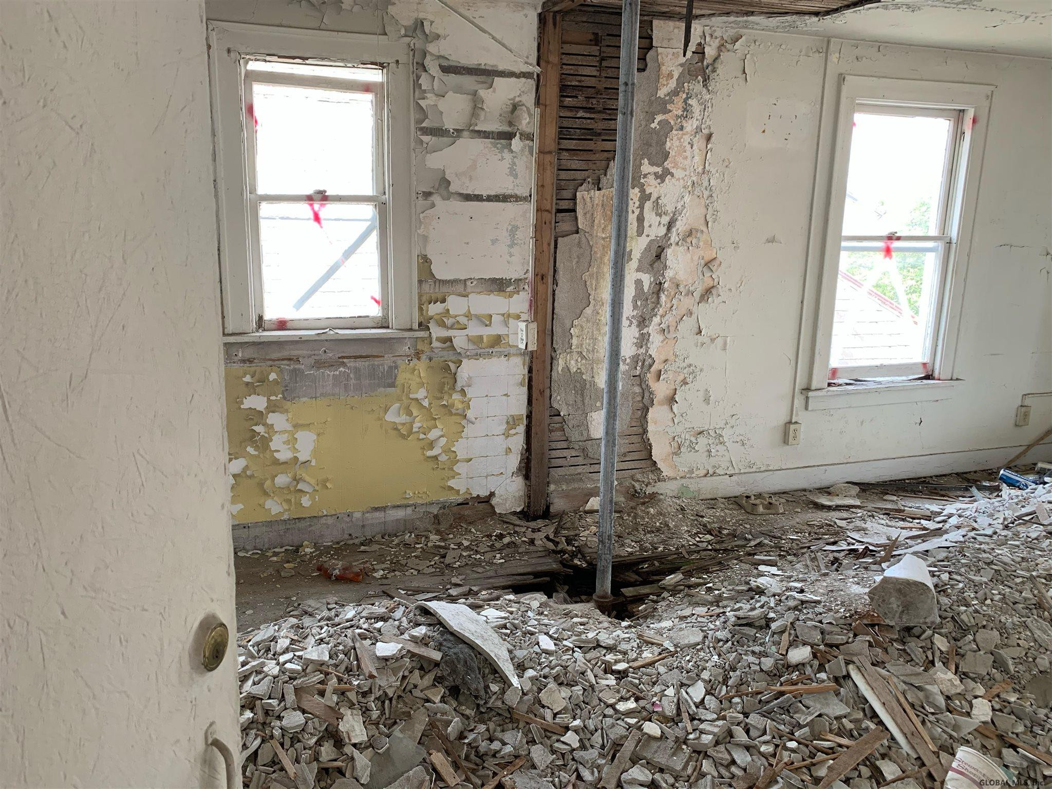 23 Hawk Street Schenectady, NY 12307 - Photo 14 of 51 Photo 14