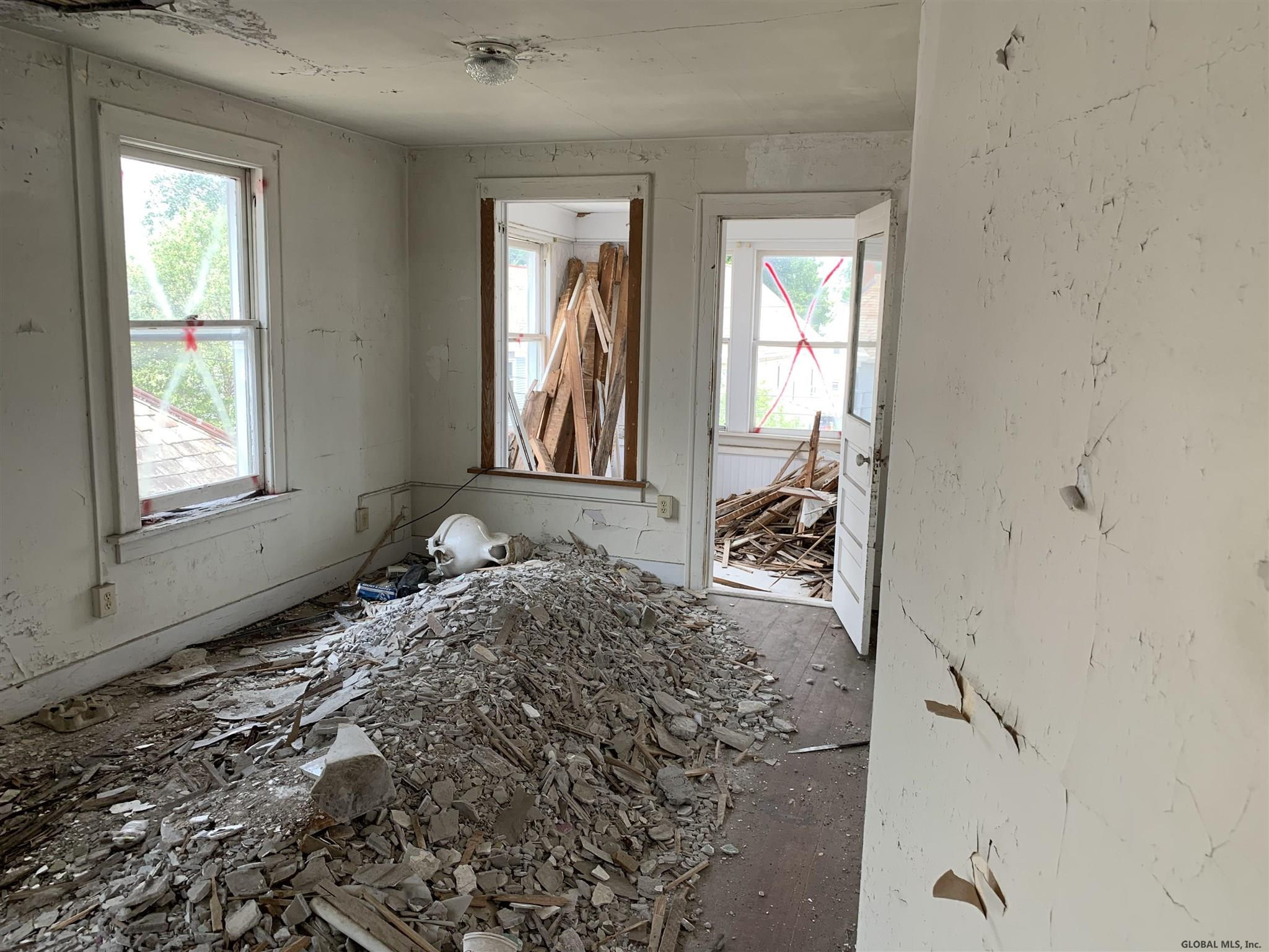 23 Hawk Street Schenectady, NY 12307 - Photo 15 of 51 Photo 15