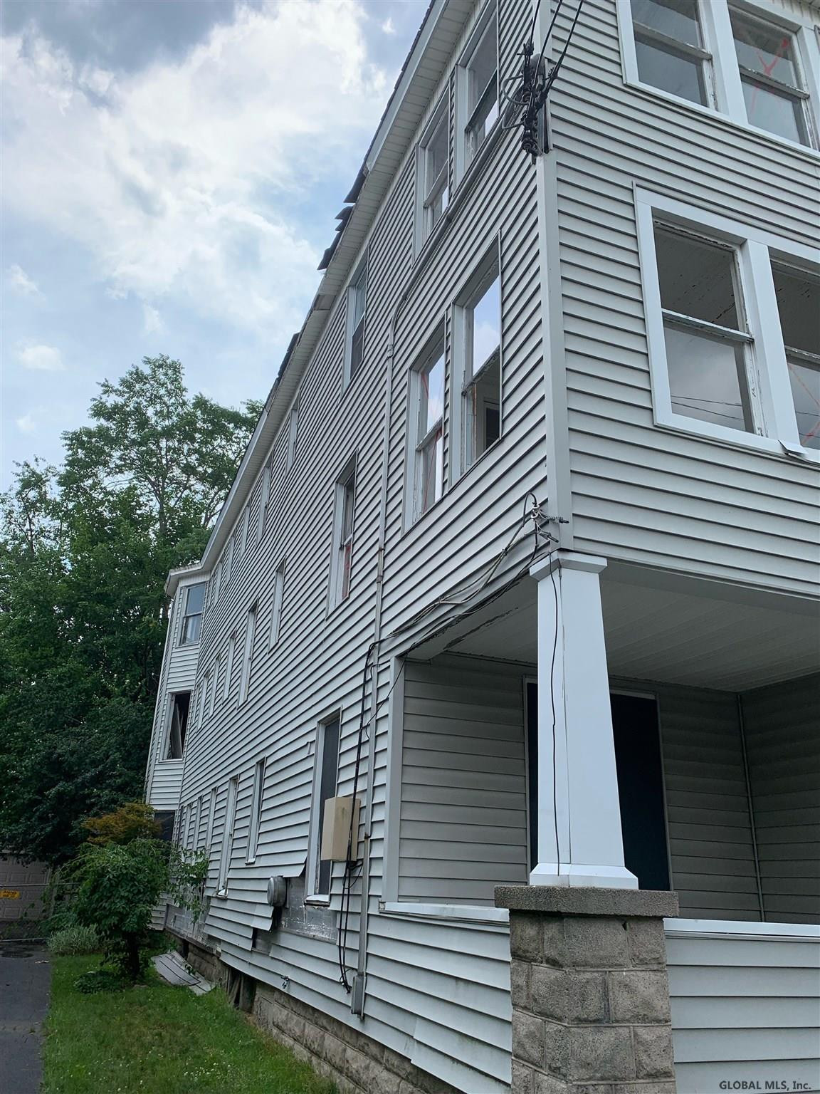 23 Hawk Street Schenectady, NY 12307 - Photo 3 of 51 Photo 3