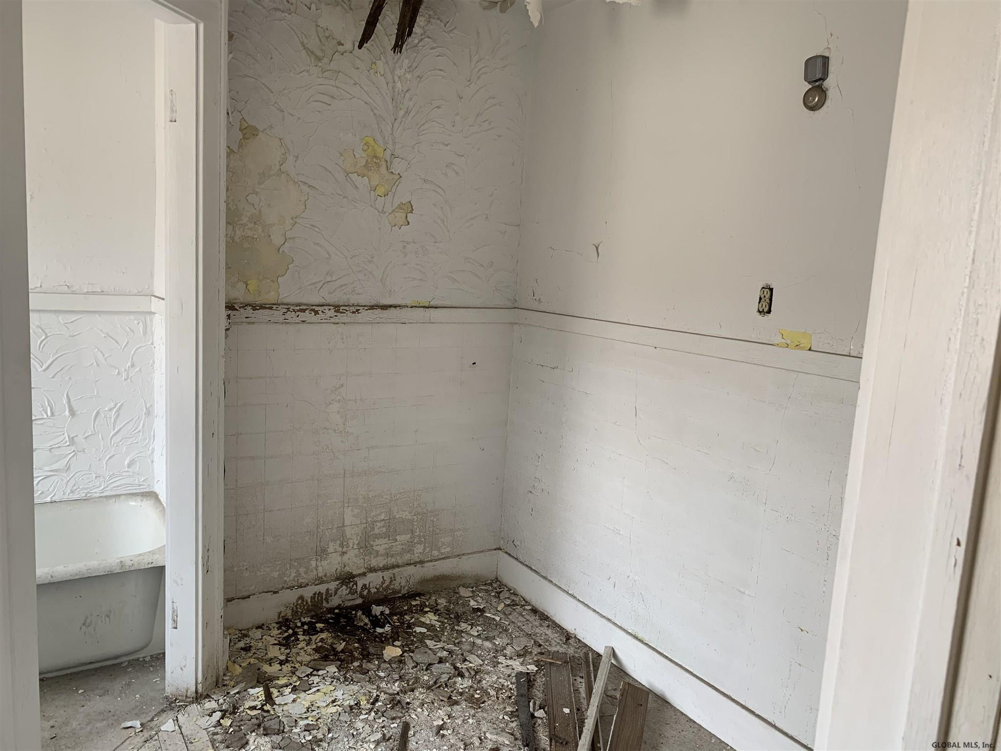 23 Hawk Street Schenectady, NY 12307 - Photo 5 of 51 Photo 5