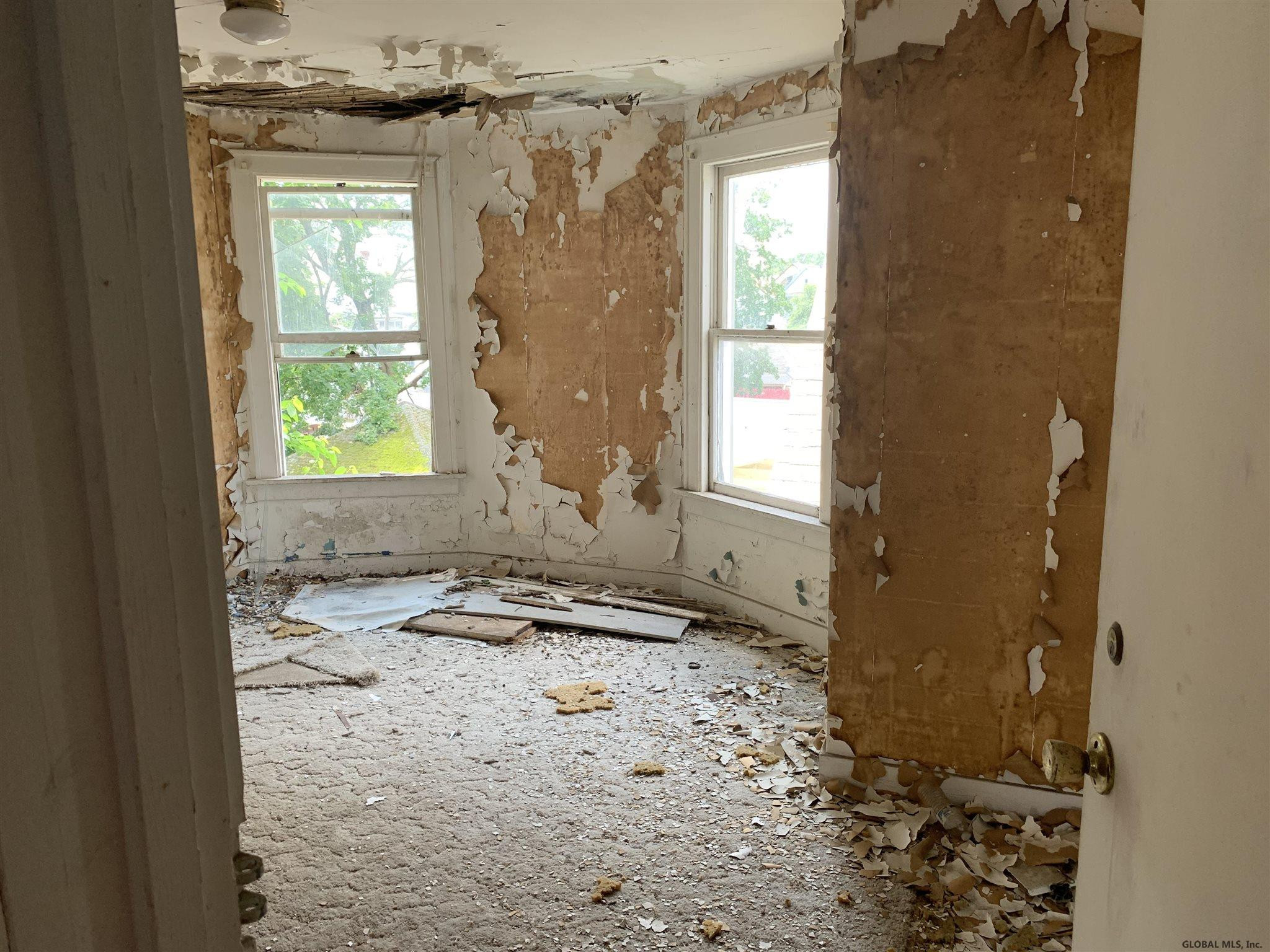 23 Hawk Street Schenectady, NY 12307 - Photo 6 of 51 Photo 6