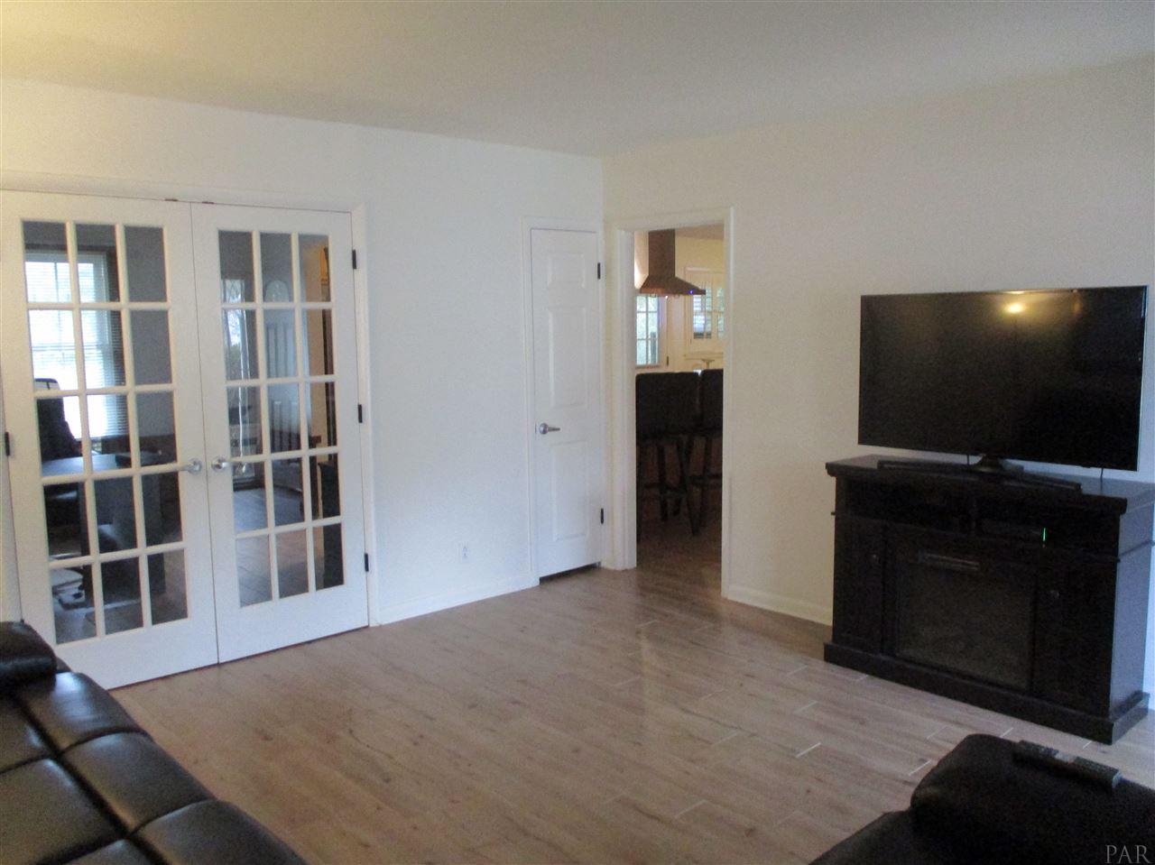 5590 Hibiscus Road Pensacola, FL 32504 - Photo 5 of 35 Gallery Image 5