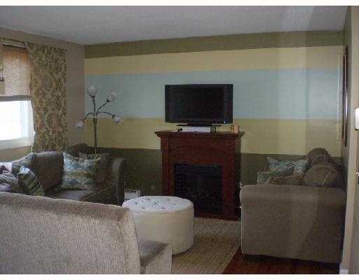 8 Old Pine Road Narragansett, RI 02882 - Photo 3 of 8 Living Room.