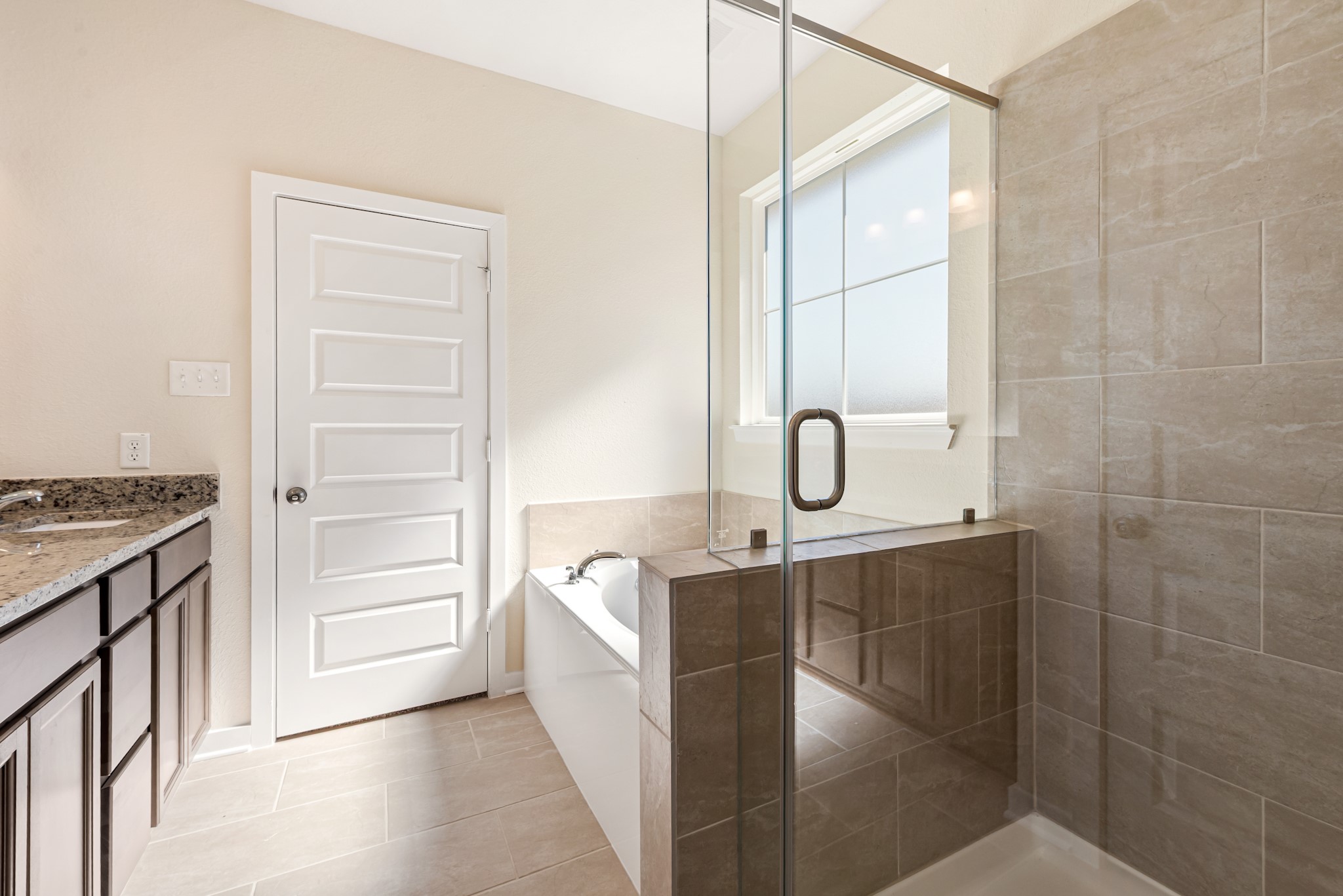 1456 Lk Rdg Drive Brenham, TX 77833 - Photo 30 of 34 a spacious bathroom with a shower